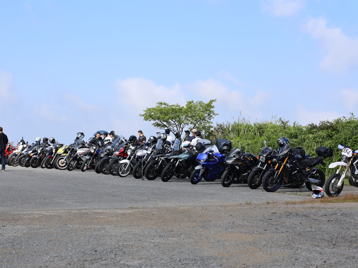 大観山の駐車場にズラッと並ぶ大量のバイク!