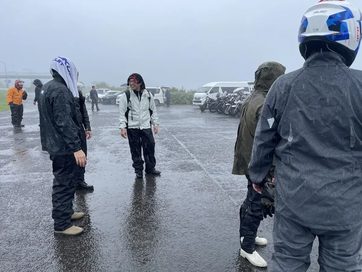 現地での天気は御覧の通り「大雨」。