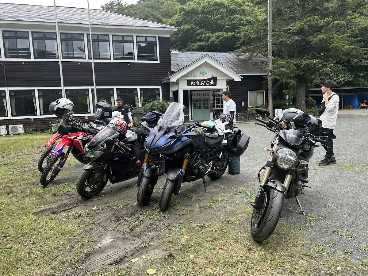 続々と「やまびこ荘」に到着